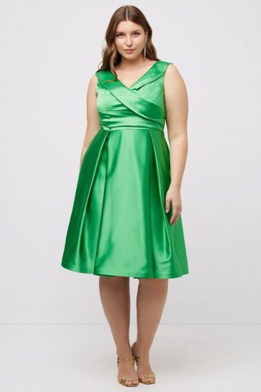 Ulla Popken 817135 Rozkloszowana suknia wieczorowa z dekoltem w szpic Zielona - Sukienki wieczorowe - Wieczorowe sukienki plus size