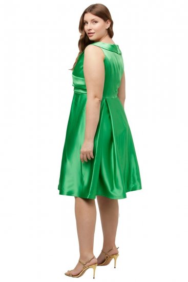 Ulla Popken 817135 Rozkloszowana suknia wieczorowa z dekoltem w szpic Zielona - Sukienki wieczorowe - Wieczorowe sukienki plus size