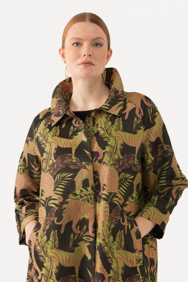 Ulla Popken 827217 Bluzka koszulowa z krótkim rękawem we wzór sawanny Czarna - Koszule - Koszule damskie plus size