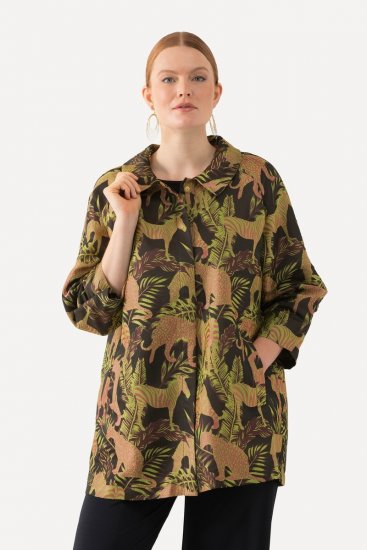 Ulla Popken 827217 Bluzka koszulowa z krótkim rękawem we wzór sawanny Czarna - Koszule - Koszule damskie plus size