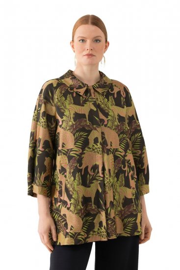 Ulla Popken 827217 Bluzka koszulowa z krótkim rękawem we wzór sawanny Czarna - Koszule - Koszule damskie plus size