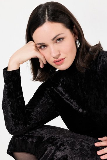 Ulla Popken 834234 Aksamitna sukienka z golfem Czarna - Sukienki wieczorowe - Wieczorowe sukienki plus size