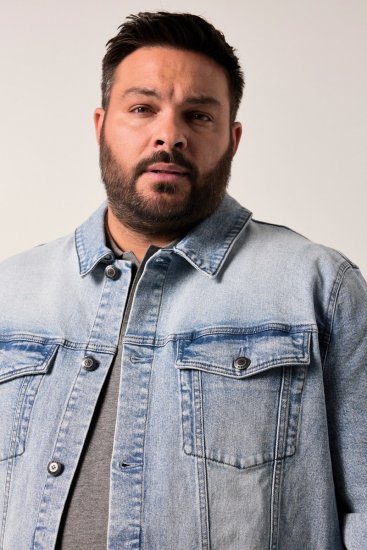 Men+ 394 Kurtka jeansowa z kieszeniami na piersi Jasnoniebieski - Kurtki Męskie Duże Rozmiary - Kurtki Duże rozmiary 2XL-8XL