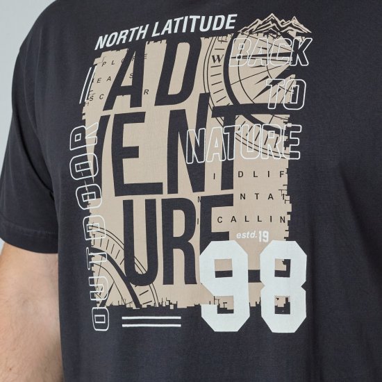 North Latitude Adventure 98 Graphic Tee Czarny - Koszulki - T-shirty meskie Duże Rozmiary - 2XL-14XL