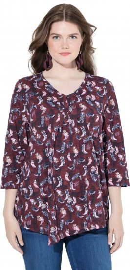 Ulla Popken Asymmetric Cowboy Boot Print Tee Dark Ruby - Koszulki z nadrukiem dla kobiet - 