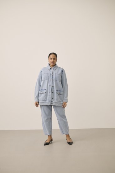 Kaffe Curve Ninna Casual Jacket Light Blue Washed - Kurtki - 