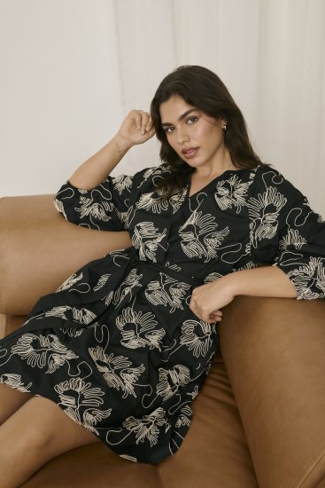 Kaffe Curve Kimmie Dress Black Chalk Embroidery - Sukienki midi - 