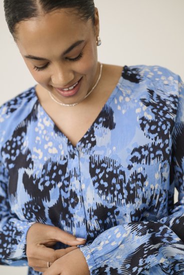 Kaffe Curve Aliana Dress Blue Flower Animal - Sukienki midi - 