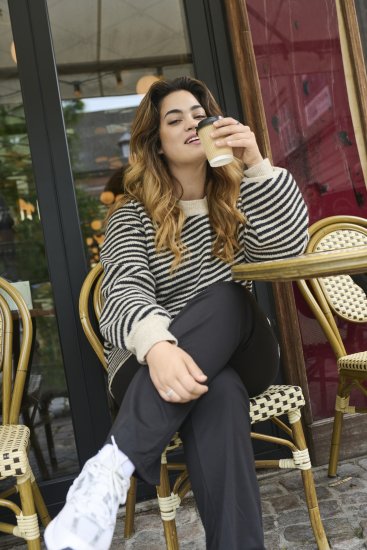 Kaffe Curve Jenna Rozszerzane legginsy Głęboka czerń - Jeansy & Spodnie w Dużych Rozmiarach – Plus Size - 