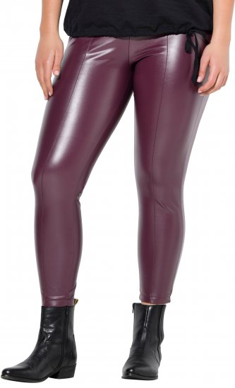 Ulla Popken Metallic Faux Leather Leggings Plum - Jeansy & Spodnie w Dużych Rozmiarach – Plus Size - 