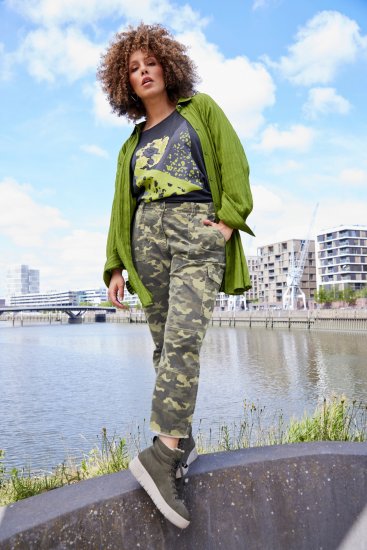Ulla Popken Camo Boyfriend Pants Olive Grey - Jeansy & Spodnie w Dużych Rozmiarach – Plus Size - 