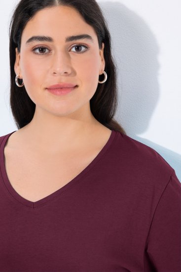 Ulla Popken Back To Basics V-Neck Relaxed Fit Cotton Tee Dark Berry - T-shirty - T-shirty damskie plus size