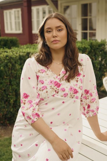 Kaffe Curve Rosa Midi Dress White Rose Border Flower - Sukienki - 