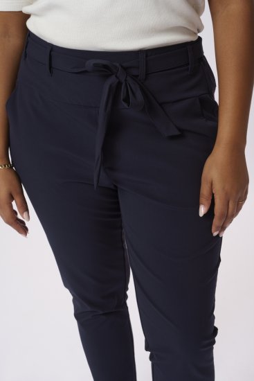 Kaffe Curve Jia Spodnie z paskiem Północny granat - Jeansy & Spodnie w Dużych Rozmiarach – Plus Size - 