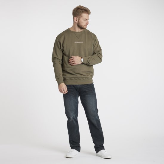 North Latitude Denim Logo Sweatshirt Dusty Olive Green TALL - TALL bluzy - Bluzy TALL dla wysokich mężczyzn