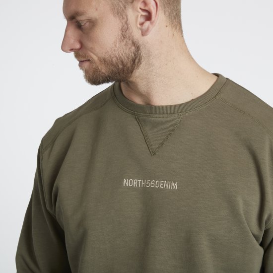 North Latitude Denim Logo Sweatshirt Dusty Olive Green TALL - TALL bluzy - Bluzy TALL dla wysokich mężczyzn