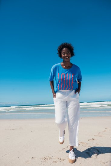 Ulla Popken LOVE Short Sleeve Graphic Tee Sapphire Blue - Koszulki z nadrukiem dla kobiet - 